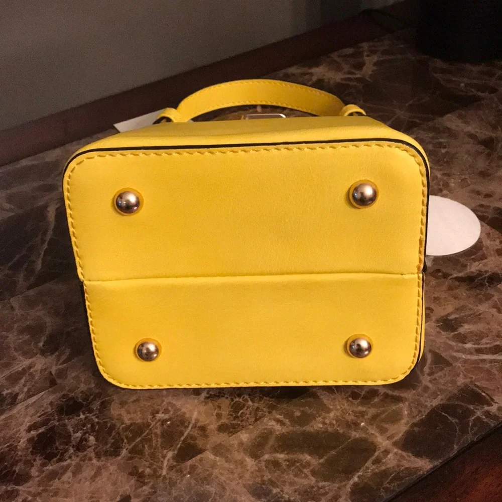 🆕 Beautiful unique Vegan leather purse. - Picture 4 of 8